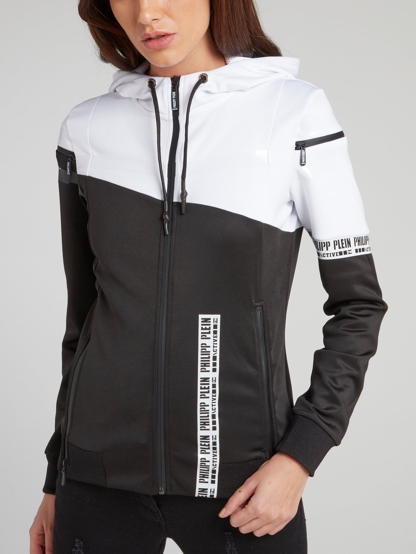 Серо-белая толстовка с капюшоном