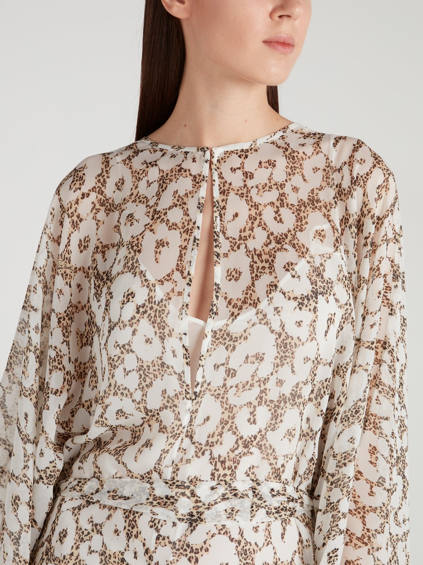 Шелковое платье с вырезом "замочная скважина" и леопардовым принтом