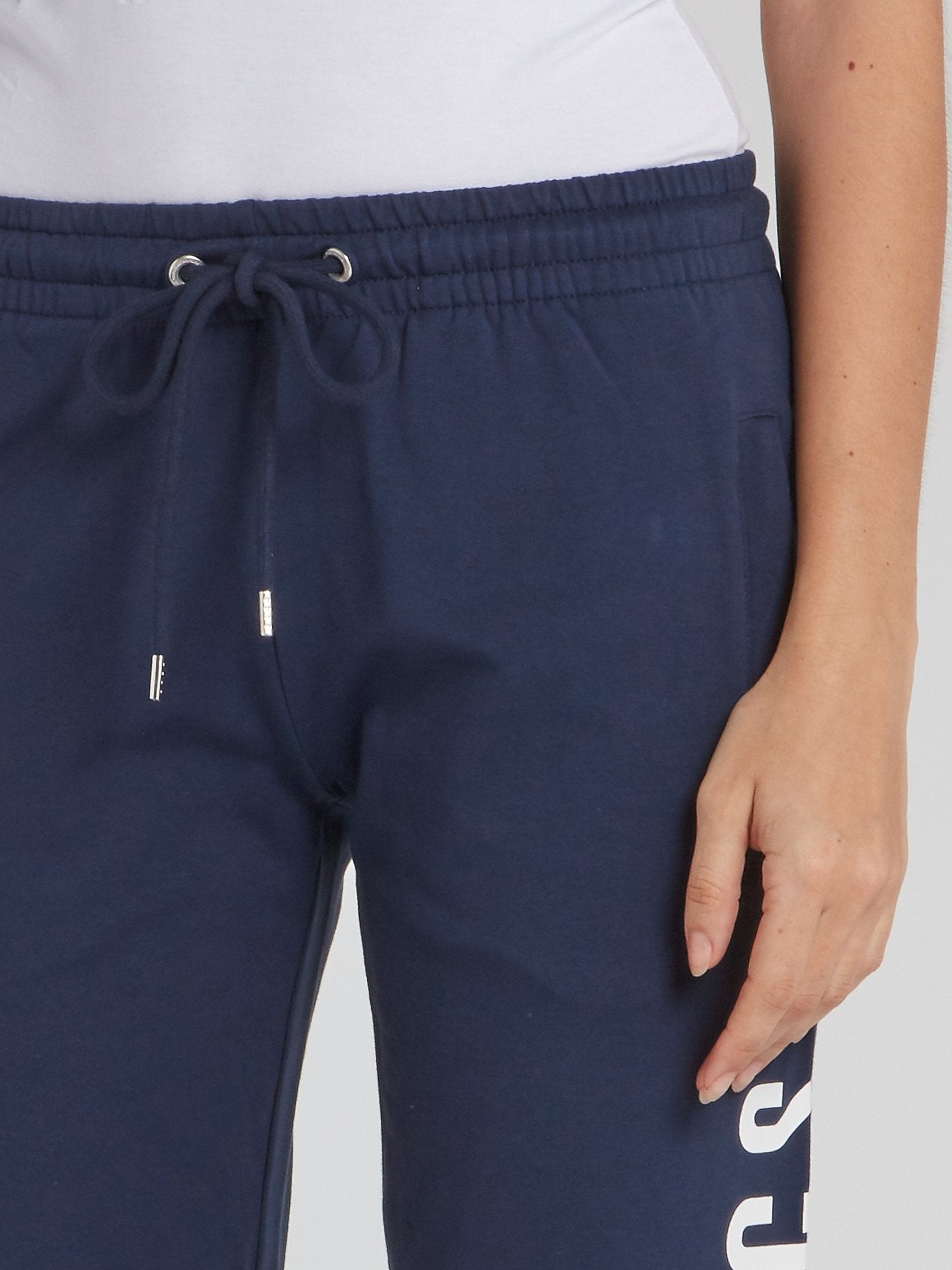 Темно-синий спортивный костюм с логотипом