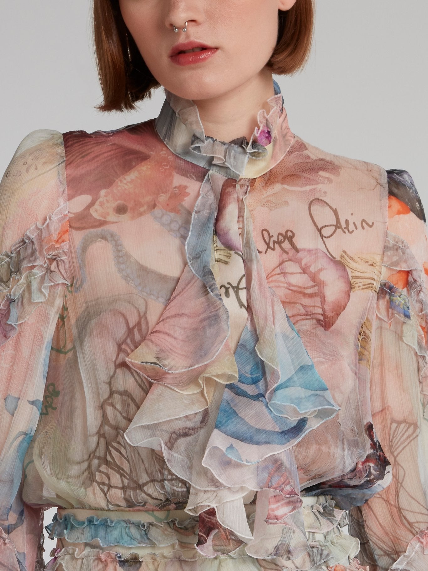 Многоярусное платье с оборками и морским принтом