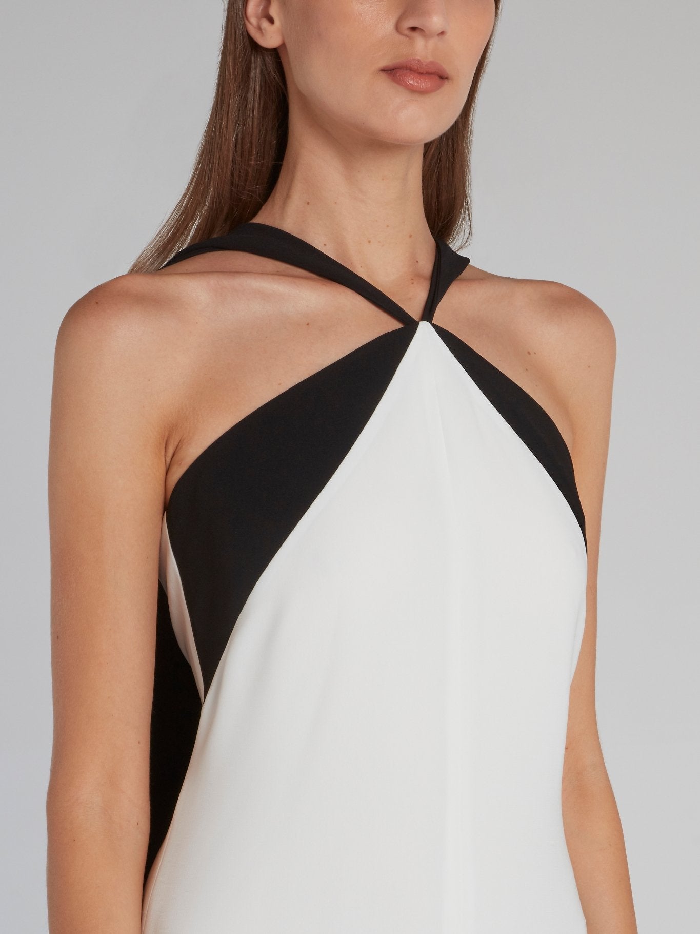 Черно-белое вечернее платье с вырезом халтер Forest