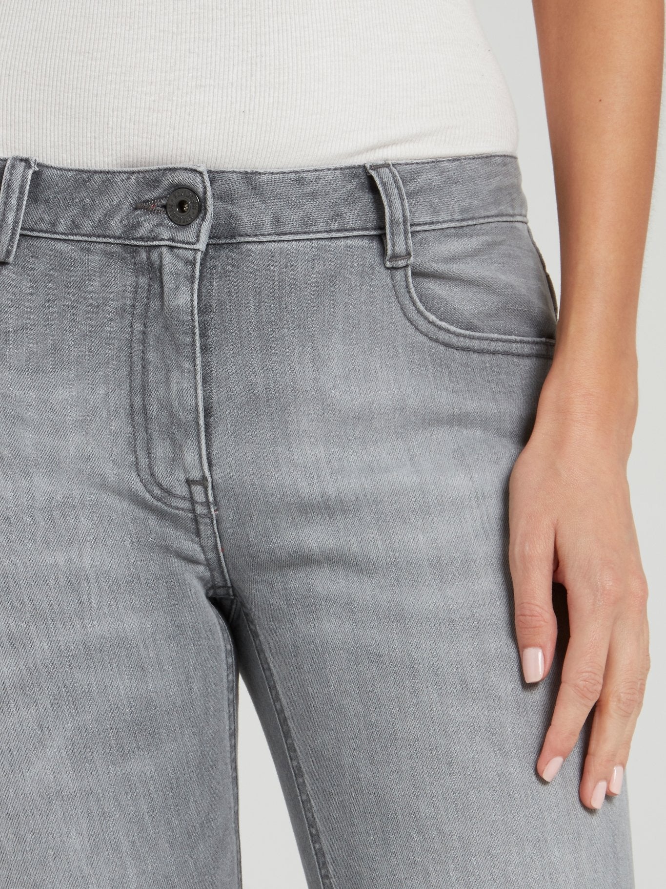 Серые джинсы скинни