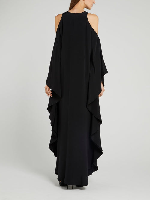 Черное платье с открытыми плечами и оборками