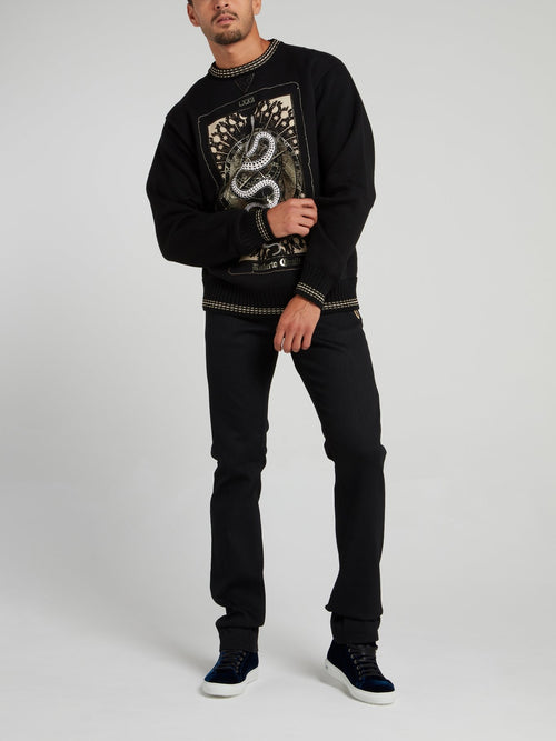 Черный свитер с изображением змеи