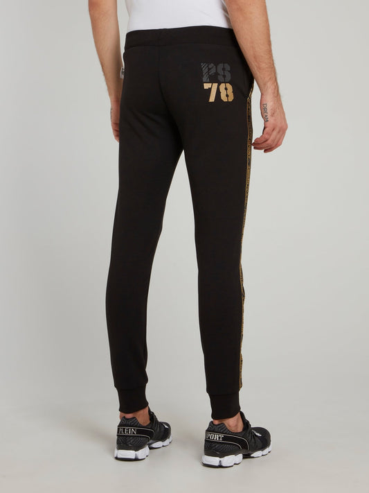 Черные спортивные брюки с логотипом на лампасах