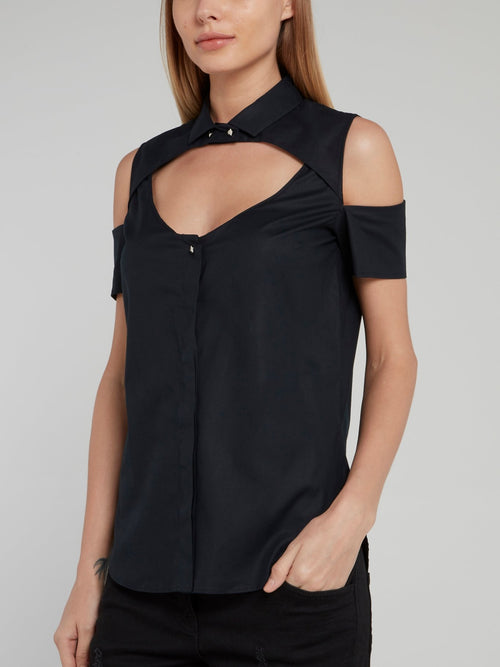 Черная блузка с открытыми плечами и вырезом 