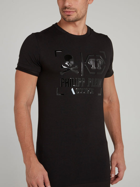 Черная футболка с круглым вырезом и рельефным логотипом