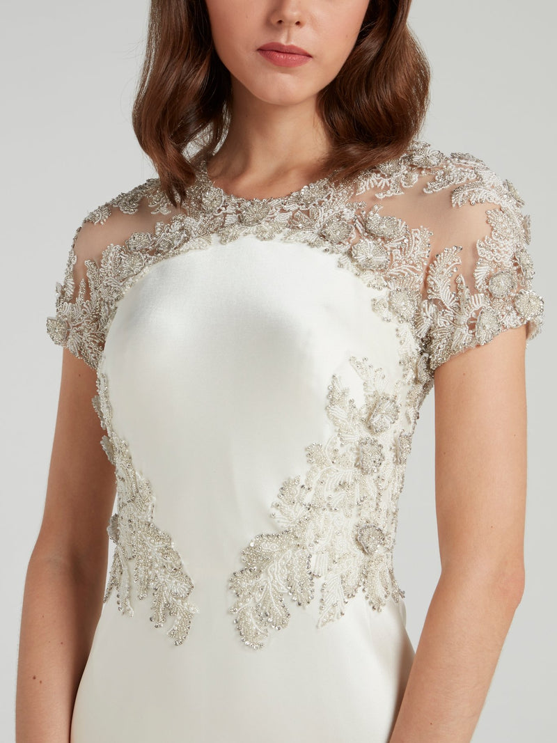 Свадебное платье с цветочным узором из страз и открытой спиной