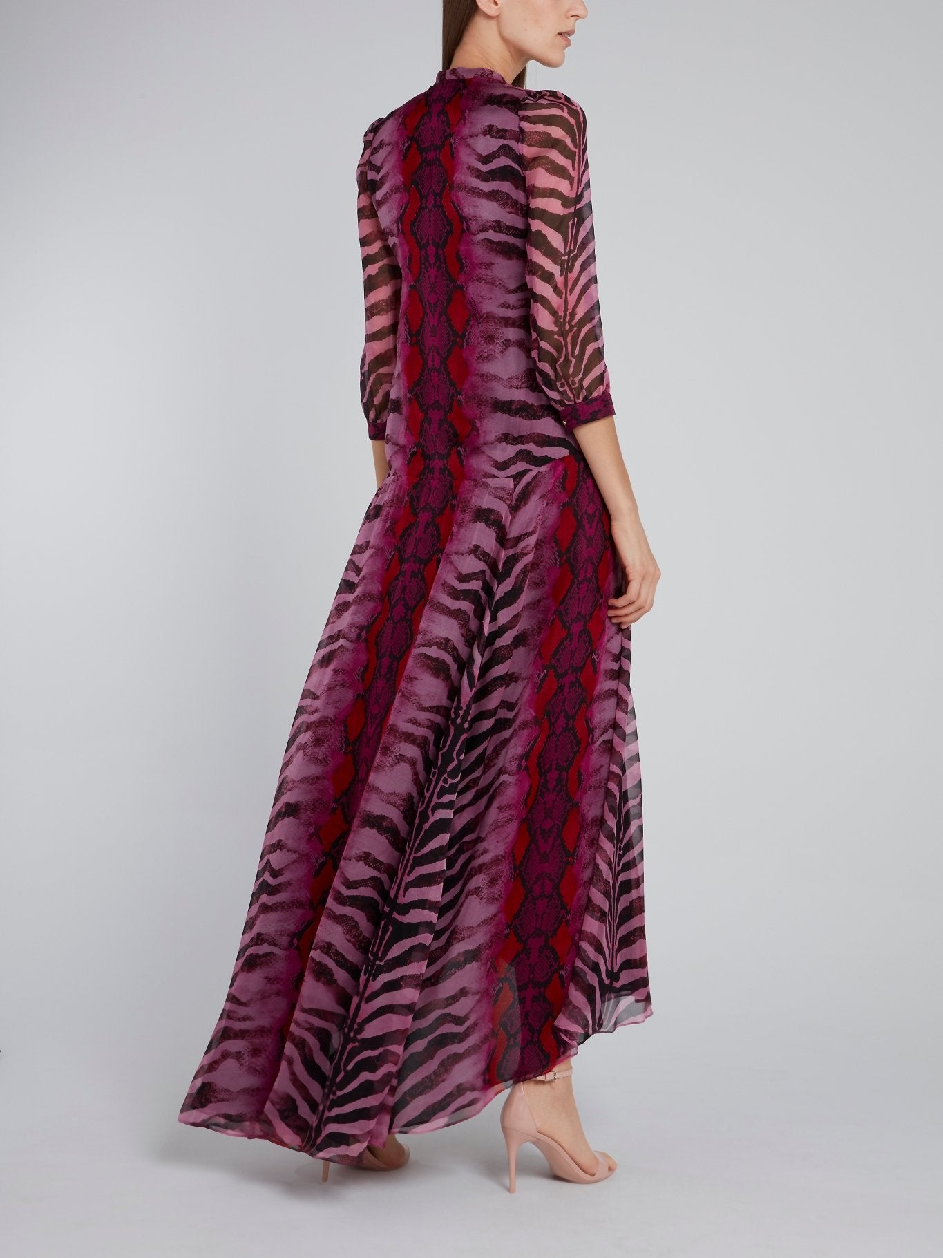 Фиолетовое шелковое платье с анималистическим принтом