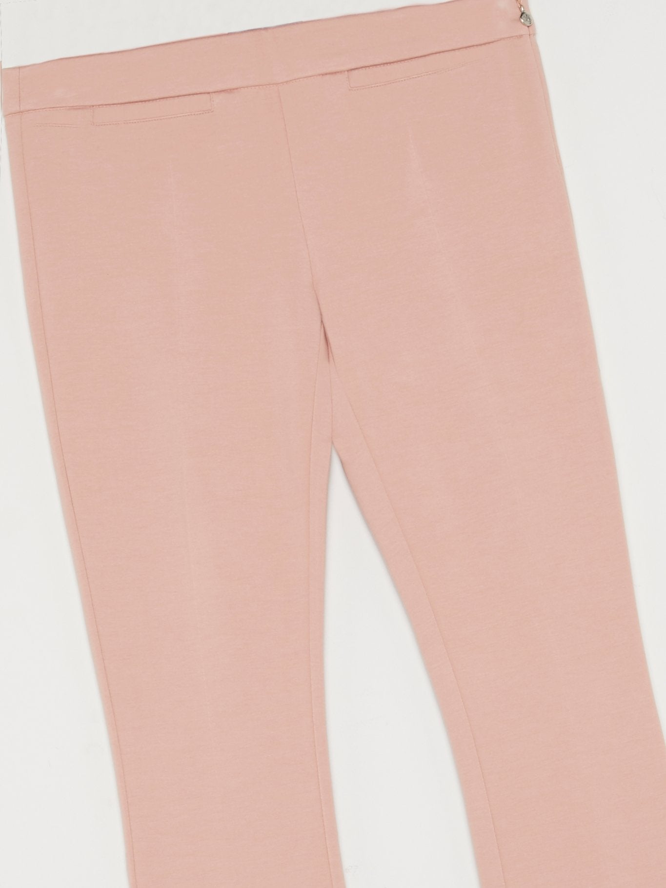 Розовые расклешенные брюки на резинке