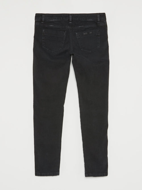 Черные джинсы с рваной отделкой