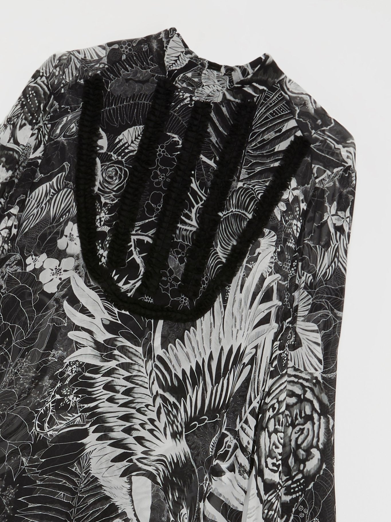Серая блузка с цветочным принтом и изображением орла